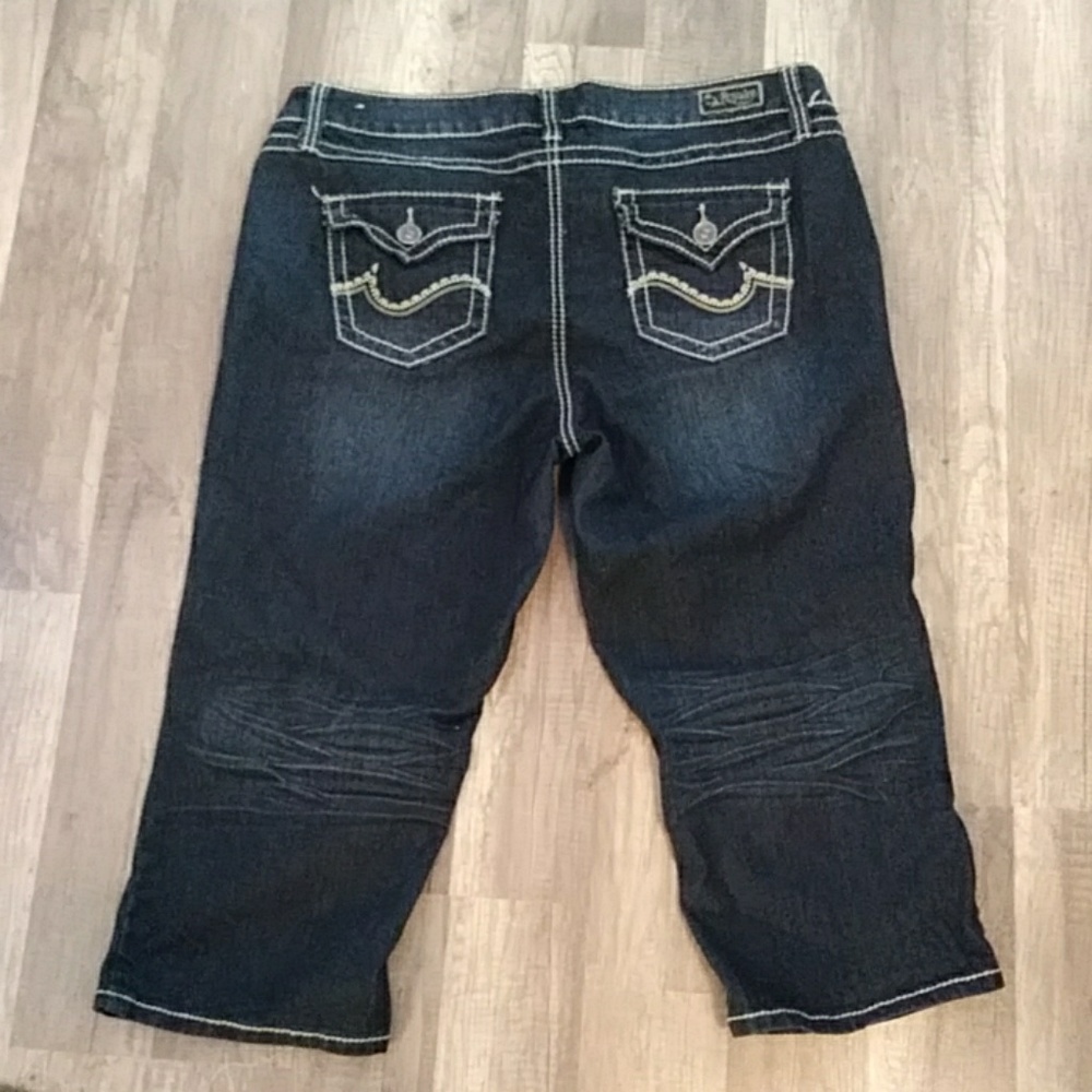 5/$20💜Dark Wash Royalty Capris